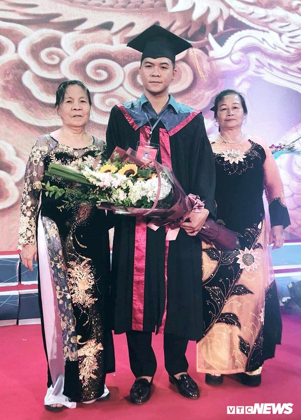 Thủ khoa bán chim cảnh, tích vàng từ lớp 6 ảnh 1