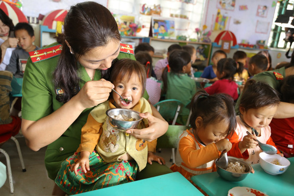 Học viện CSND chung sức 'Nâng bước em đến trường' ảnh 1