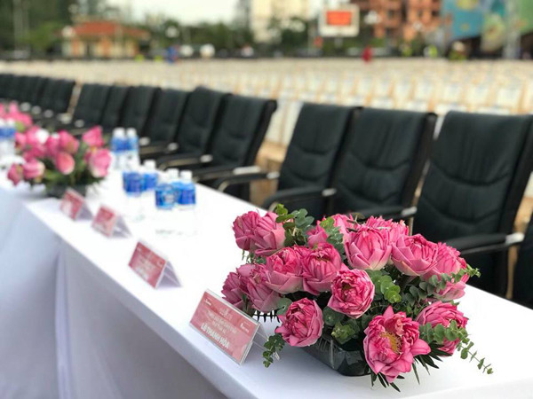 Nhìn lại những tác phẩm hoa T-Flowers sáng tạo riêng cho HHVN 2018 ảnh 1