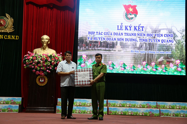 Đoàn thanh niên Học viện CSND ký kết nghĩa với Huyện đoàn Sơn Dương ảnh 4