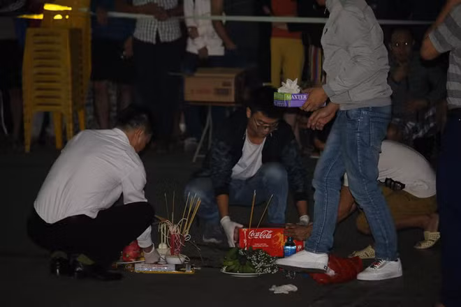 Mẹ ném con từ tầng 31: Hài nhi được đưa về chùa chôn cất ảnh 1