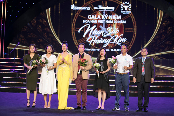 Nhìn lại những tác phẩm hoa T-Flowers sáng tạo riêng cho HHVN 2018 ảnh 2