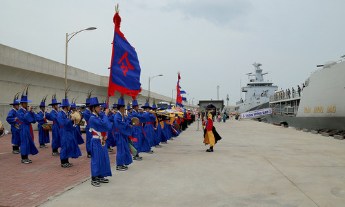 Chiến hạm Việt Nam thăm Hàn Quốc, duyệt đội hình trên biển ảnh 1