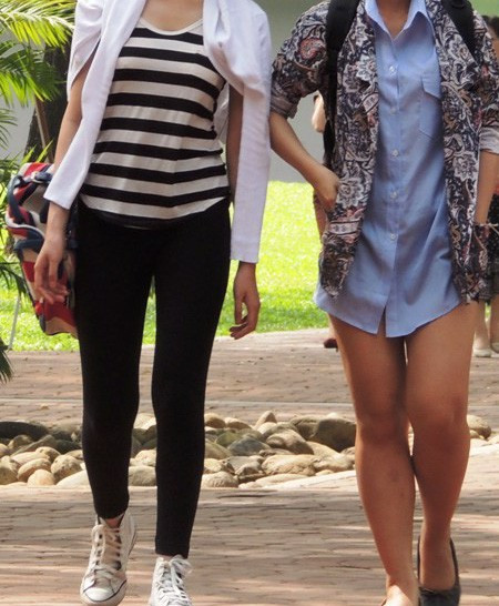 Sinh viên 'trưng' thời trang phản cảm ở giảng đường ảnh 1