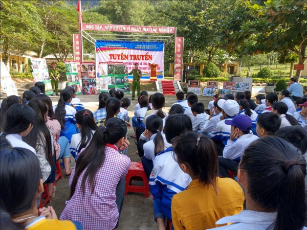 Chương trình tình nguyện “Ấm tình quân dân” tại Lạc Sơn, Hoà Bình ảnh 2