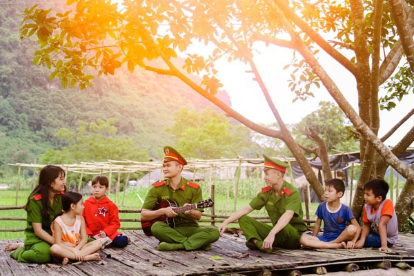 Chương trình tình nguyện “Ấm tình quân dân” tại Lạc Sơn, Hoà Bình ảnh 1