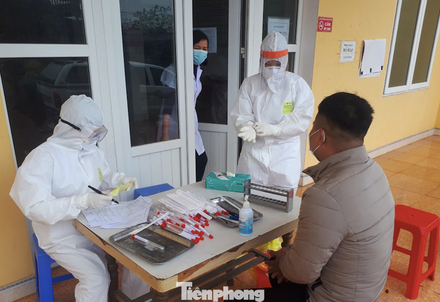 Ninh Bình tăng cường xét nghiệm diện rộng để truy tìm F0 - Ảnh: HC Ninh Bình tăng cường xét nghiệm diện rộng để truy tìm F0 - Ảnh: HC