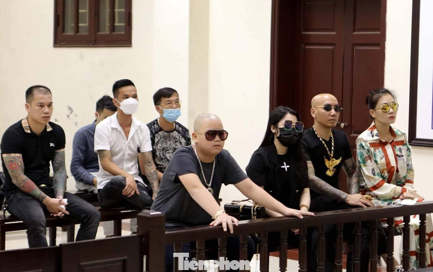 Tại phiên toà xuất hiện nhiều "giang hồ mạng" - Ảnh: Hoàng Long