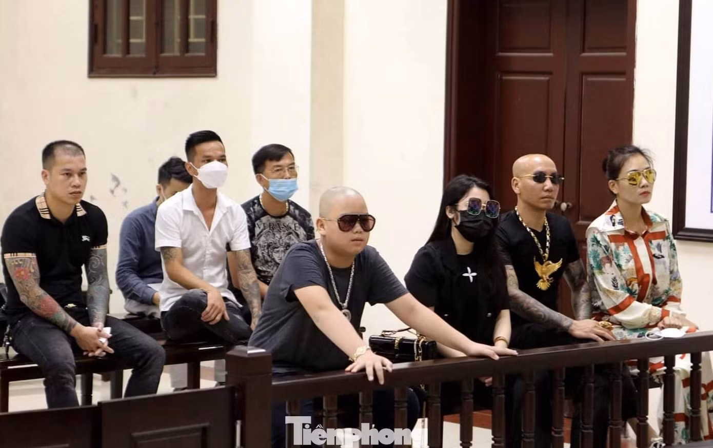 Tại phiên toà xuất hiện nhiều "giang hồ mạng" - Ảnh: Hoàng Long Tại phiên toà xuất hiện nhiều "giang hồ mạng" - Ảnh: Hoàng Long