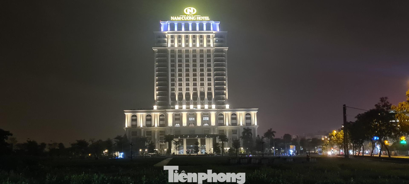 Các đoàn vận động viên, quan khách đều ăn nghỉ tại khách sạn Nam Cường, khách sạn 4 sao duy nhất ở thành phố Nam Định - Ảnh: Hoàng Long Tỉnh Nam Định bố trí hàng trăm tình nguyện viên để hỗ trợ, phục vụ các vận động viên, quan khách trong thời gian đến Nam Định tham dự SEA Games 31 - Ảnh: Hoàng Long