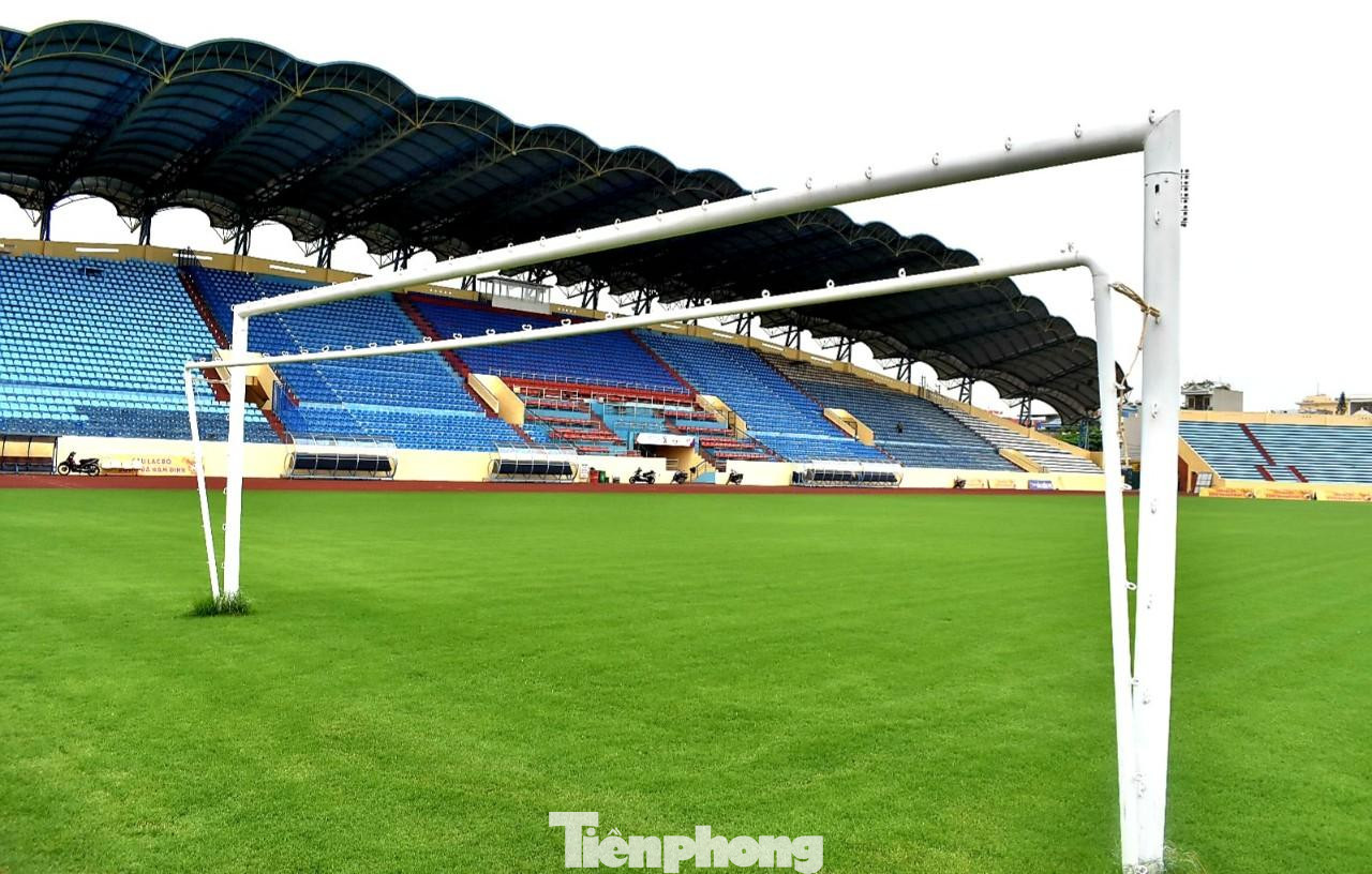 Sân Thiên Trường được đầu tư 25 tỷ đồng để cải tạo, nâng cấp phục vụ SEA Games - Ảnh: Hoàng Long