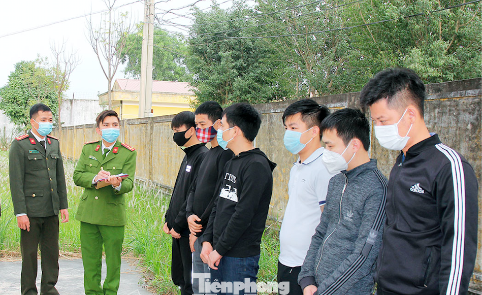 Công an Hà Nam bắt giữ các đối tượng trong đường dây cờ bạc 500 tỷ đồng - Ảnh: Hoàng Long