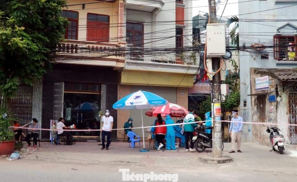 Số ca mắc mới COVID-19 tại Nam Định tiếp tục gia tăng - Ảnh: Hoàng Long Số ca mắc mới COVID-19 tại Nam Định tiếp tục gia tăng - Ảnh: Hoàng Long