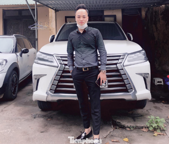 Ninh Đắc Huân thường khoe xe sang, lợi nhuận lớn để thu hút các nhà đầu tư tham gia vào sàn tiền ảo do Huân điều hành - Ảnh: FB