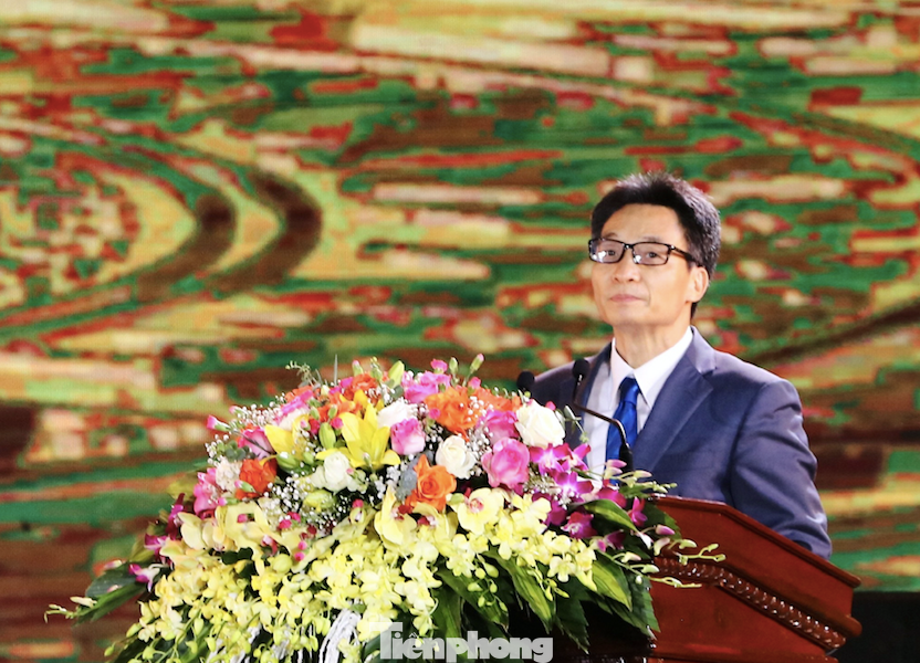 Phó Thủ tướng Vũ Đức Đam phát biểu chỉ đạo tại Lễ khai mạc Năm Du lịch Quốc gia 2021 - Ảnh: Hoàng Long