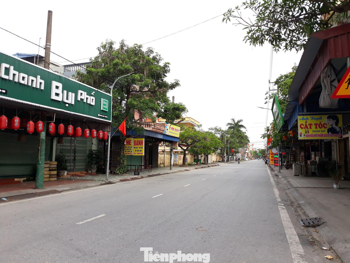 Thị trấn Cổ Lễ vẫn đang được phong toả nghiêm ngặt - Ảnh: Hoàng Long