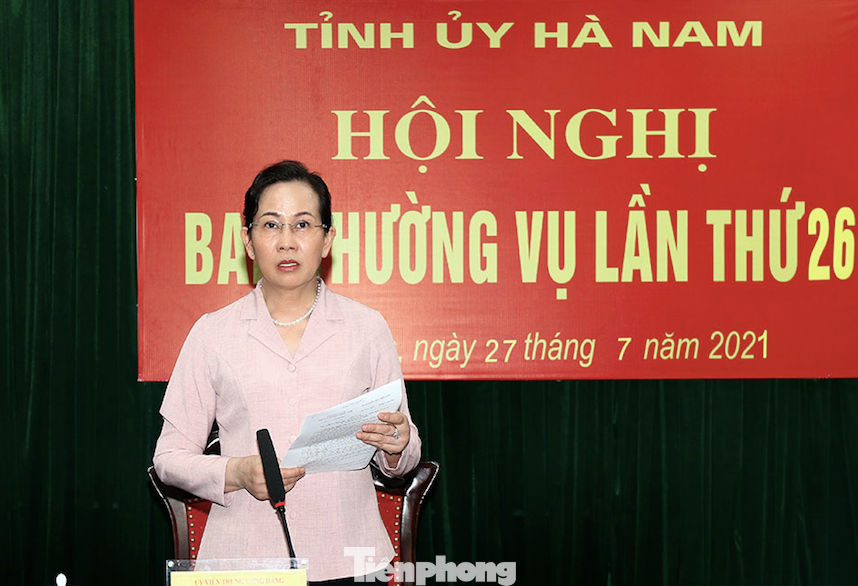 Bí thư tỉnh uỷ Hà Nam Lê Thị Thuỷ và Ban Thường vụ Tỉnh uỷ Hà Nam đồng ý chủ trương đón người Hà Nam ở TP Hồ Chí Minh hồi hương bằng xe lửa - Ảnh: Hoàng Long Bí thư tỉnh uỷ Hà Nam Lê Thị Thuỷ và Ban Thường vụ Tỉnh uỷ Hà Nam đồng ý chủ trương đón người Hà Nam ở TP Hồ Chí Minh hồi hương bằng xe lửa - Ảnh: Hoàng Long