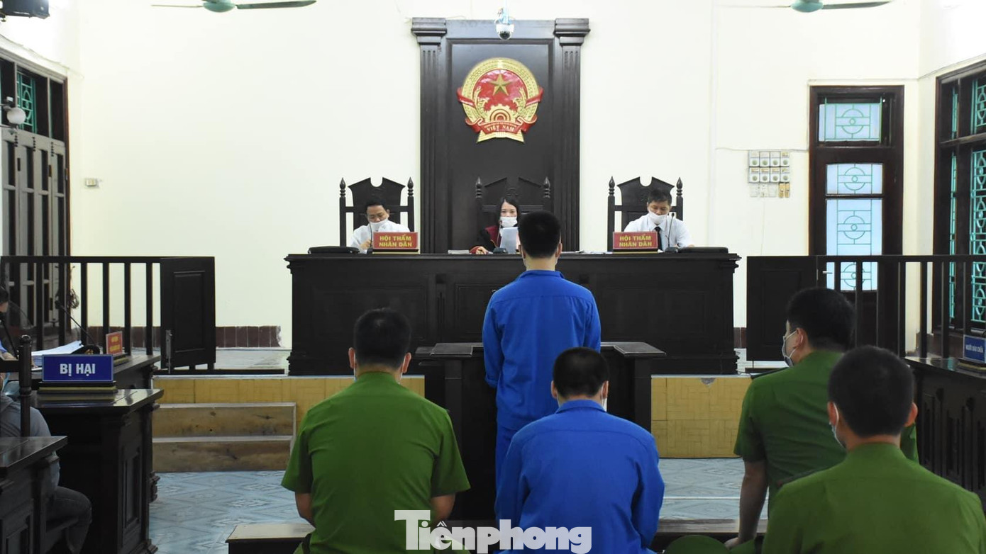 Quang cảnh phiên xử Cường "Dụ" và 2 đàn em - Ảnh: Hoàng Long Quang cảnh phiên xử Cường "Dụ" và 2 đàn em - Ảnh: Hoàng Long