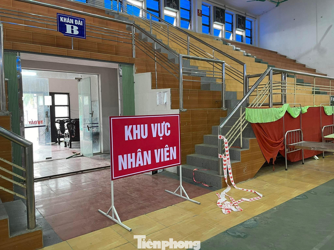 Từ sáng 29/11, bệnh viện dã chiến chuyên điều trị bệnh nhân COVID-19 tại Hải Hậu đã sẵn sàng hoạt động - Ảnh: Hoàng Long