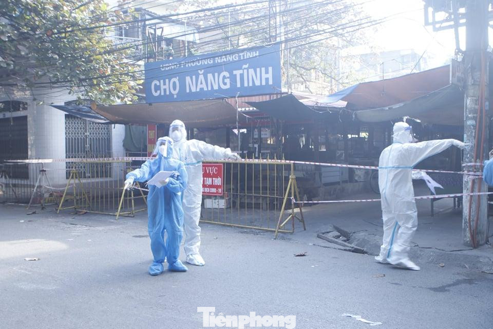 Dịch COVID-19 tại Nam Định diễn biến phức tạp với việc xuất hiện nhiều ổ dịch, liên tiếp xuất hiện hàng chục ca mắc mới mỗi ngày - Ảnh: Hoàng Long Dịch COVID-19 tại Nam Định diễn biến phức tạp với việc xuất hiện nhiều ổ dịch, liên tiếp xuất hiện hàng chục ca mắc mới mỗi ngày - Ảnh: Hoàng Long