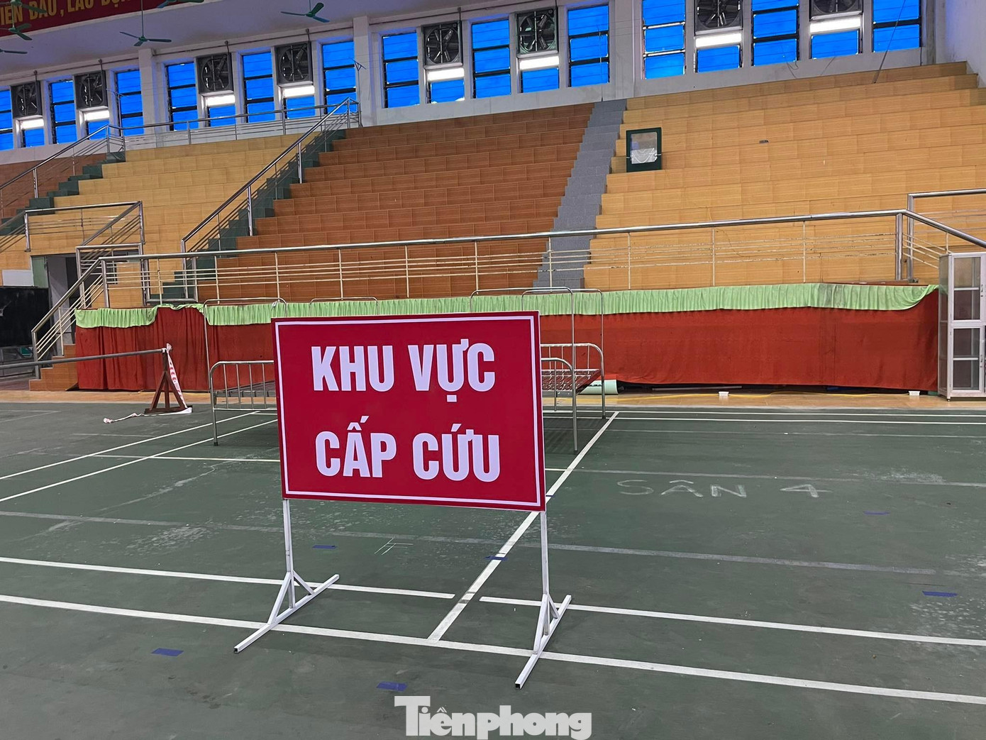 Ban Chỉ đạo phòng chống dịch COVID-19 yêu cầu khẩn trương thành lập, kích hoạt thêm 1 bệnh viện dã chiến tại địa phương để đối phó dịch - Ảnh: Hoàng Long