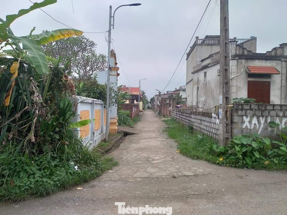 Nhà nghi phạm ở gần và là bạn với bố của cháu bé bị sát hại - Ảnh: Hoàng Long