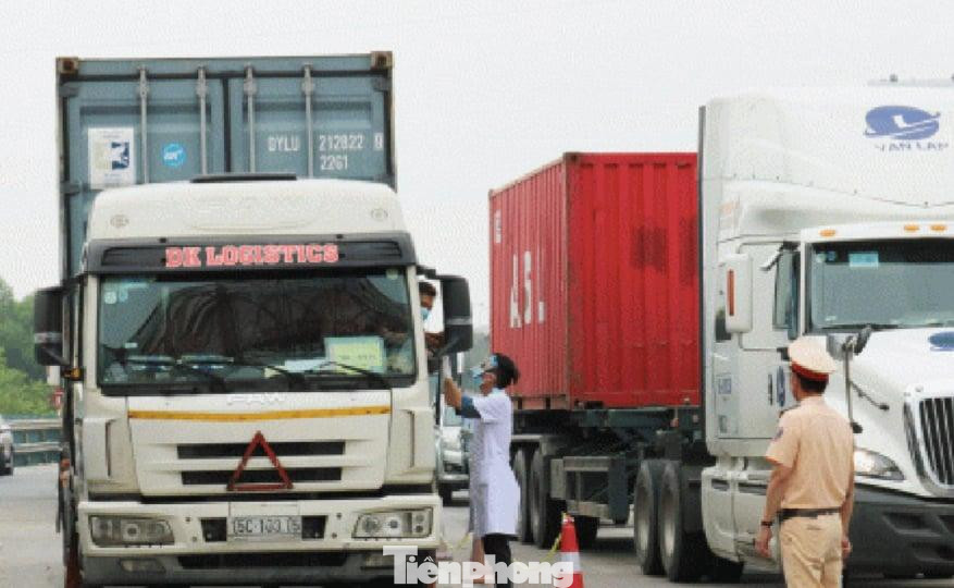 Kiểm soát chặt chẽ nguồn lây COVID-19 từ ngoài tỉnh xâm nhập là giải pháp quan trọng của Thái Bình - Ảnh: Hoàng Long