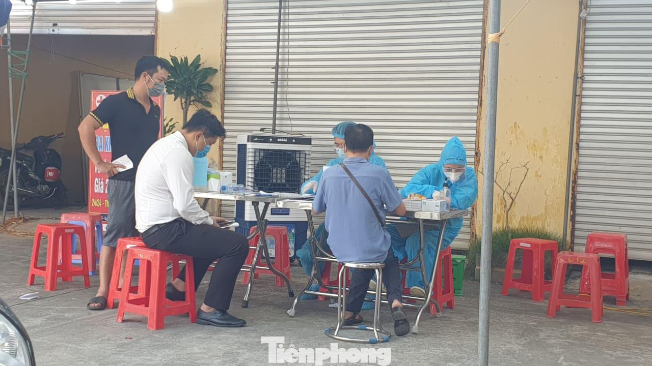 Từ 0 giờ ngày 30/8, Thái Bình dừng hoạt động test nhanh tại các cửa ngõ, yêu cầu phải có kết quả xét nghiệm 72 giờ mới được vào tỉnh - Ảnh: Hoàng Long