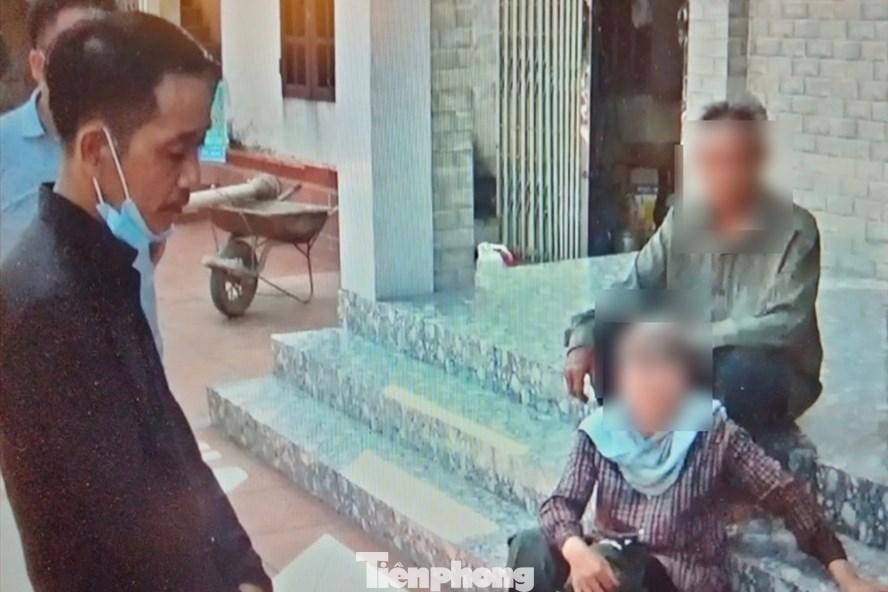 Vũ Đức Hiệp (trái) đã bị công an Thái Bình bắt tại nhà riêng - Ảnh: Hoàng Long