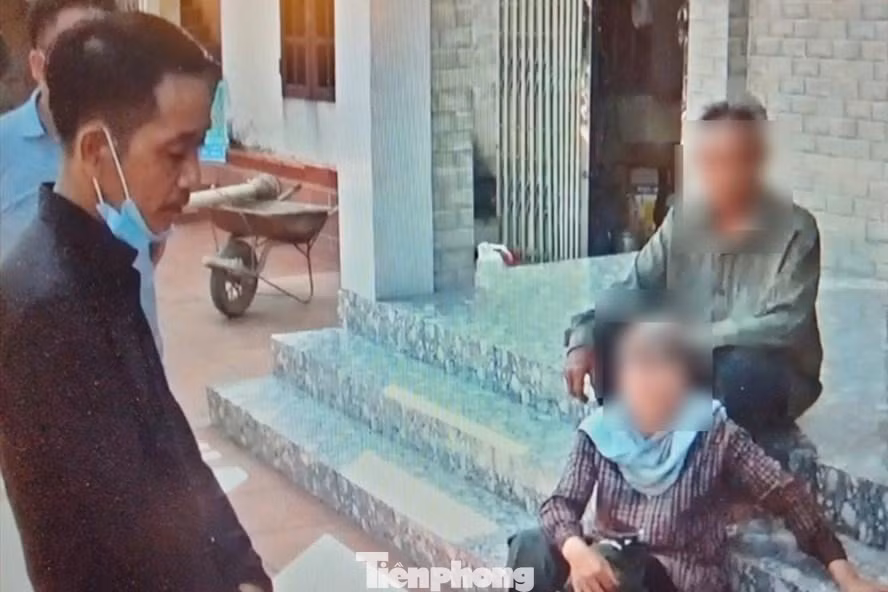 Vũ Đức Hiệp (trái) đã bị công an Thái Bình bắt tại nhà riêng - Ảnh: Hoàng Long Vũ Đức Hiệp (trái) đã bị công an Thái Bình bắt tại nhà riêng - Ảnh: Hoàng Long