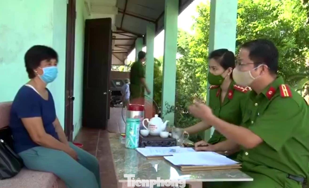 Chủ bãi vật liệu thừa nhận chôn lấp hơn 500 tấn chất thải - Ảnh: Hoàng Long Chủ bãi vật liệu thừa nhận chôn lấp hơn 500 tấn chất thải - Ảnh: Hoàng Long