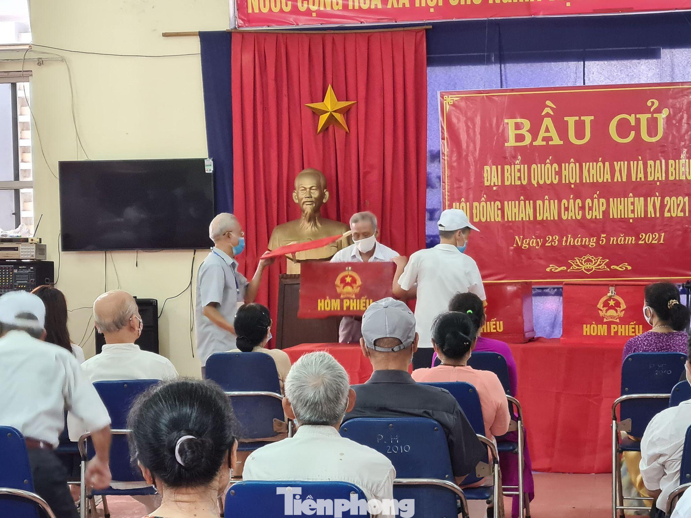 Số lượng cử tri đi bầu tại nam Định đạt 99,21% - Ảnh: Hoàng Long Số lượng cử tri đi bầu tại nam Định đạt 99,21% - Ảnh: Hoàng Long