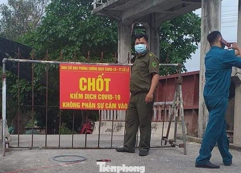 Thôn Tây Kênh thuộc thị trấn Cổ Lễ vẫn tiếp tục bị cách ly để phòng dịch - Ảnh: Hoàng Long Thôn Tây Kênh thuộc thị trấn Cổ Lễ vẫn tiếp tục bị cách ly để phòng dịch - Ảnh: Hoàng Long