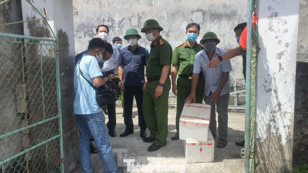 Công an tỉnh Thái Bình phong toả hiện trường để điều tra vụ việc - Ảnh: Hoàng Long Công an tỉnh Thái Bình phong toả hiện trường để điều tra vụ việc - Ảnh: Hoàng Long