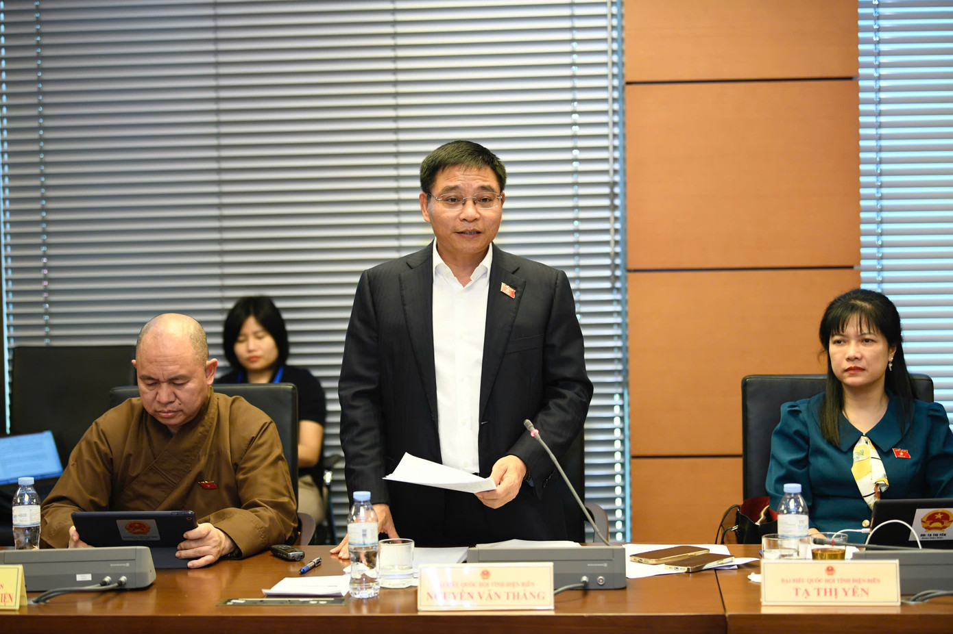 Bộ trưởng GTVT Nguyễn Văn Thắng tại phiên thảo luận ở tổ. Ảnh: Như Ý.