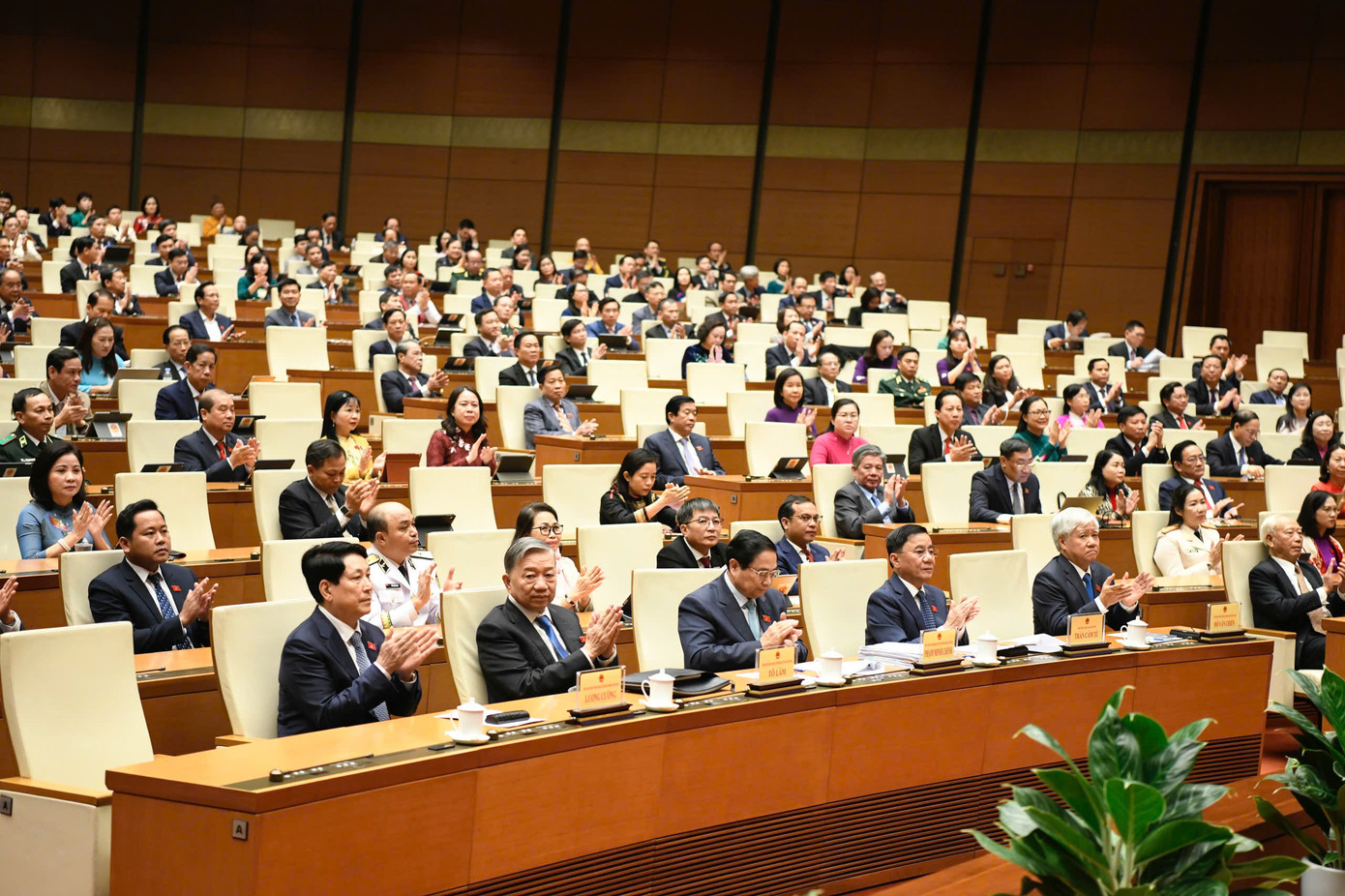 Lãnh đạo Đảng, Nhà nước tại phiên bế mạc kỳ họp. Ảnh: Như Ý