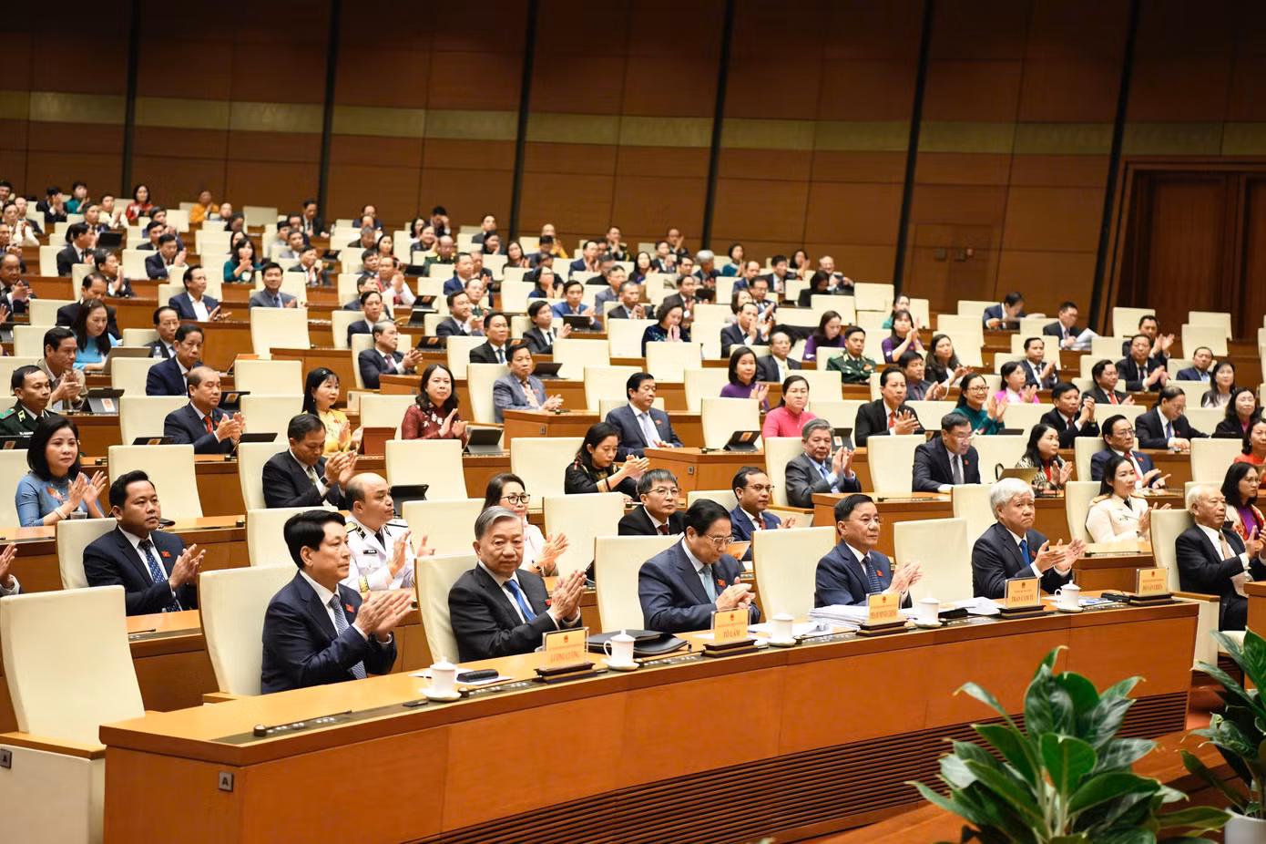 Lãnh đạo Đảng, Nhà nước tại phiên bế mạc kỳ họp. Ảnh: Như Ý Lãnh đạo Đảng, Nhà nước tại phiên bế mạc kỳ họp. Ảnh: Như Ý