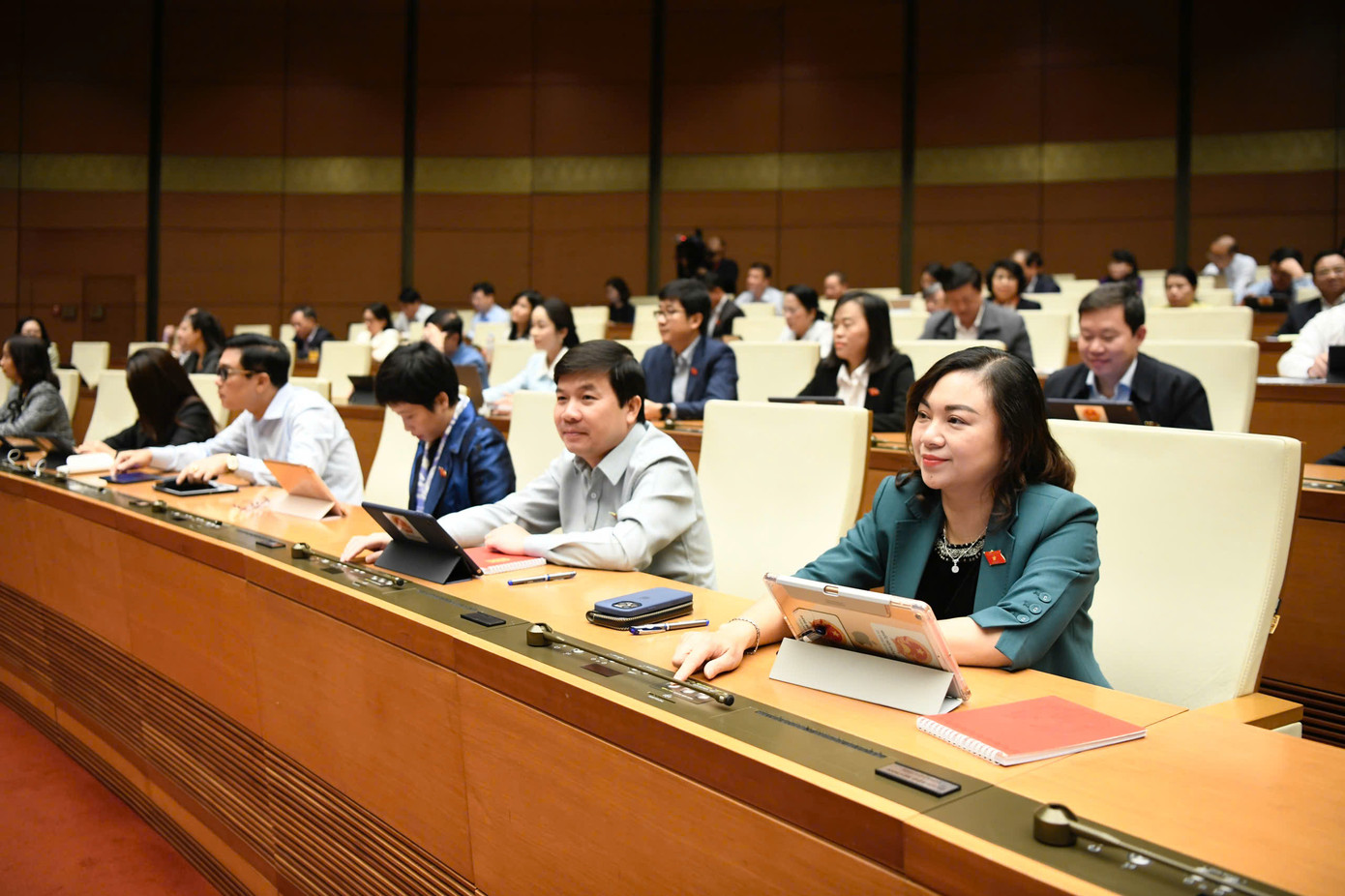 Quốc hội biểu quyết thông qua dự án luật ngày 29/11. Ảnh: Như Ý