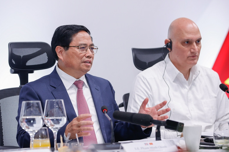 Tuyên bố chung nêu rõ: Hai bên nhất trí về sự cần thiết tăng cường các hoạt động xúc tiến thương mại và đầu tư, kết nối doanh nghiệp. Ảnh: Nhật Bắc Tuyên bố chung nêu rõ: Hai bên nhất trí về sự cần thiết tăng cường các hoạt động xúc tiến thương mại và đầu tư, kết nối doanh nghiệp. Ảnh: Nhật Bắc