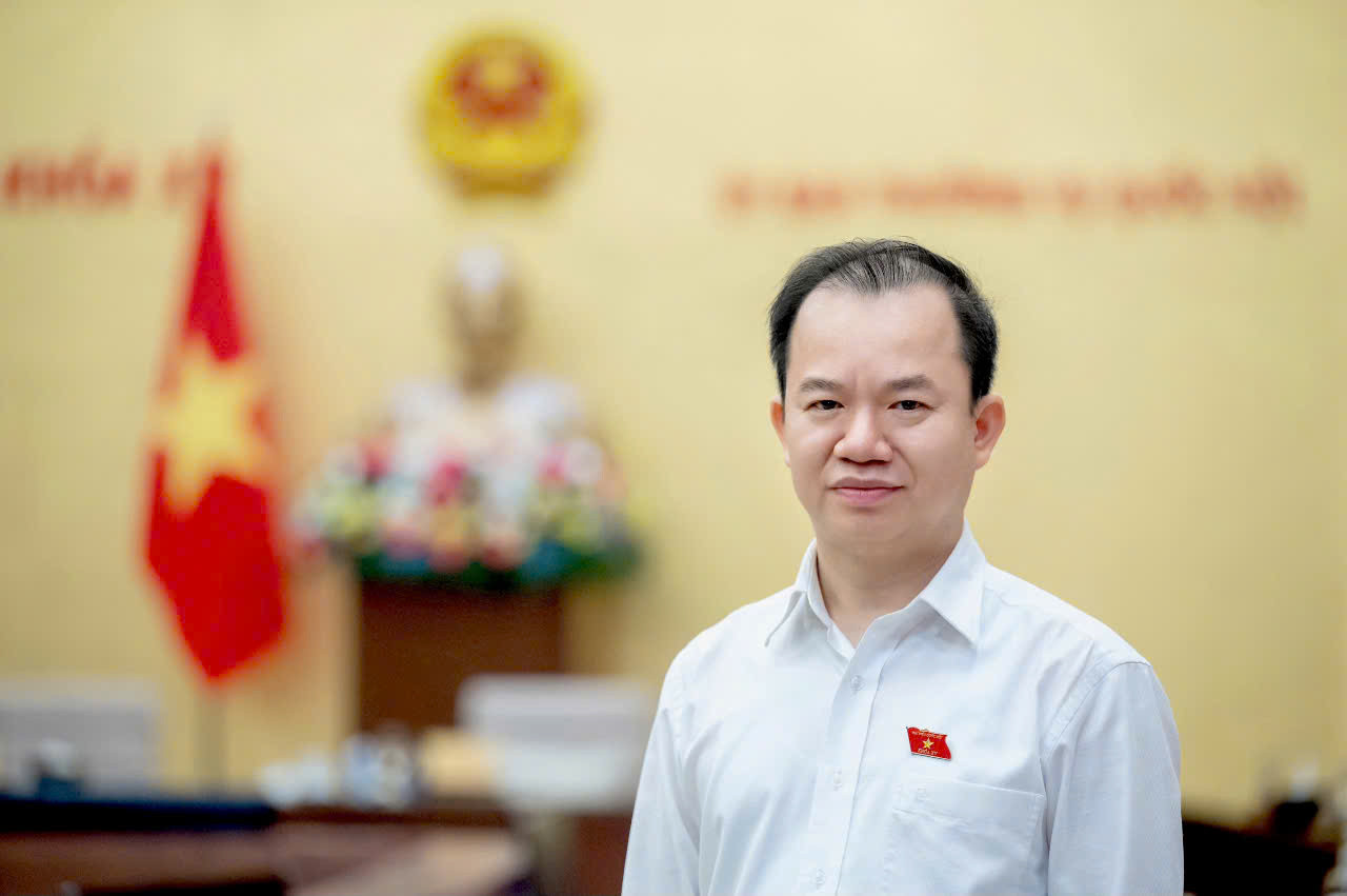 PGS.TS Bùi Hoài Sơn, Ủy viên Thường trực Ủy ban Văn hóa.