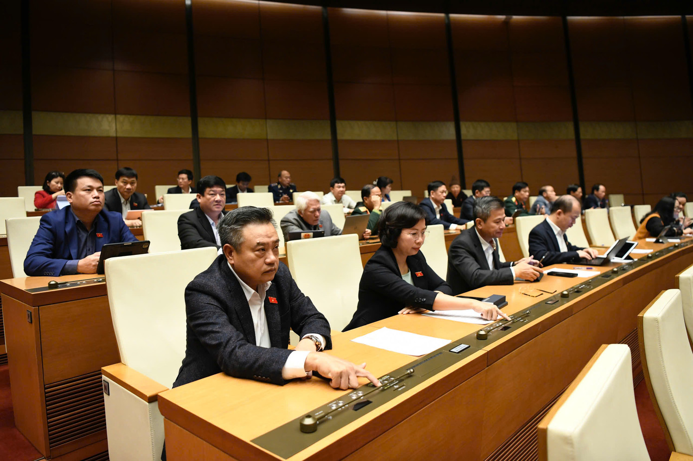 Quốc hội biểu quyết thông qua dự án luật, dự thảo nghị quyết ngày 28/11. Ảnh: Như Ý Quốc hội biểu quyết thông qua dự án luật, dự thảo nghị quyết ngày 28/11. Ảnh: Như Ý