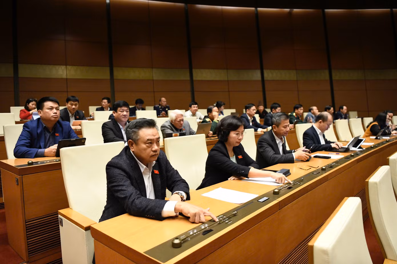 Quốc hội biểu quyết thông qua dự án luật, dự thảo nghị quyết ngày 28/11. Ảnh: Như Ý Quốc hội biểu quyết thông qua dự án luật, dự thảo nghị quyết ngày 28/11. Ảnh: Như Ý
