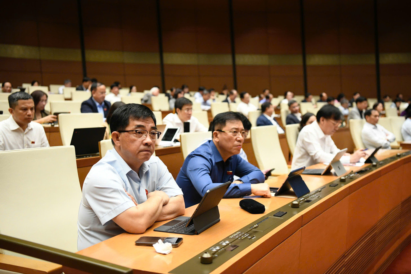 Các đại biểu tại phiên họp ngày 6/11. Ảnh: Như Ý