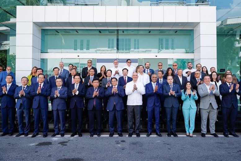 Tuyên bố chung nêu rõ: Hai bên nhất trí về sự cần thiết tăng cường các hoạt động xúc tiến thương mại và đầu tư, kết nối doanh nghiệp. Ảnh: Nhật Bắc Tuyên bố chung nêu rõ: Hai bên nhất trí về sự cần thiết tăng cường các hoạt động xúc tiến thương mại và đầu tư, kết nối doanh nghiệp. Ảnh: Nhật Bắc