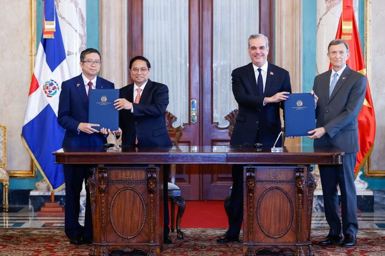 Thủ tướng và các nhà lãnh đạo Cộng hòa Dominica. Ảnh: Nhật Bắc