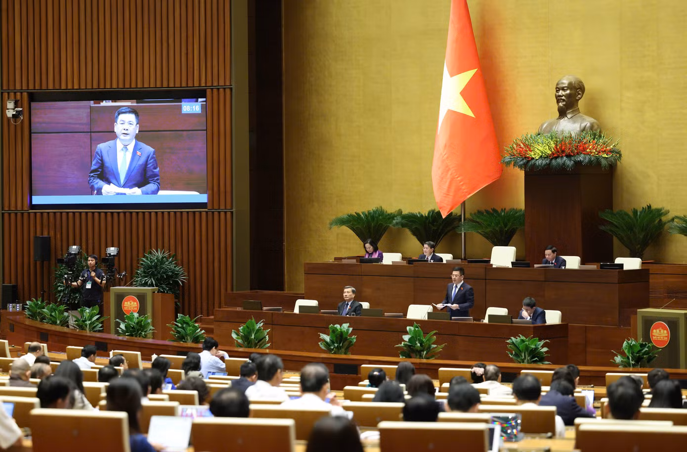Cơ quan soạn thảo giải trình, làm rõ vấn đề đại biểu Quốc hội nêu. Ảnh: Như Ý