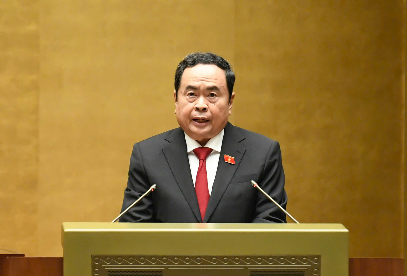 Chủ tịch Quốc hội Trần Thanh Mẫn phát biểu khai mạc phiên chất vấn sáng 11/11. Ảnh: Như Ý