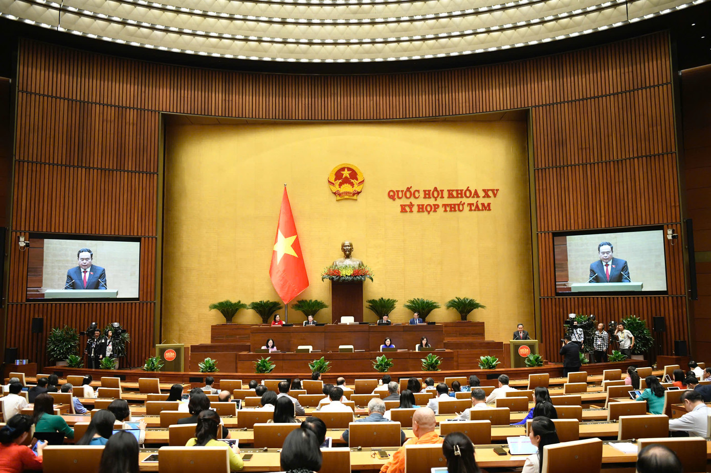 Phiên chất vấn tại Kỳ họp thứ 8 tiếp tục tiến hành theo cách thức “hỏi nhanh, đáp gọn”. Ảnh Như Ý