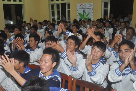 ...tham gia các trò chơi