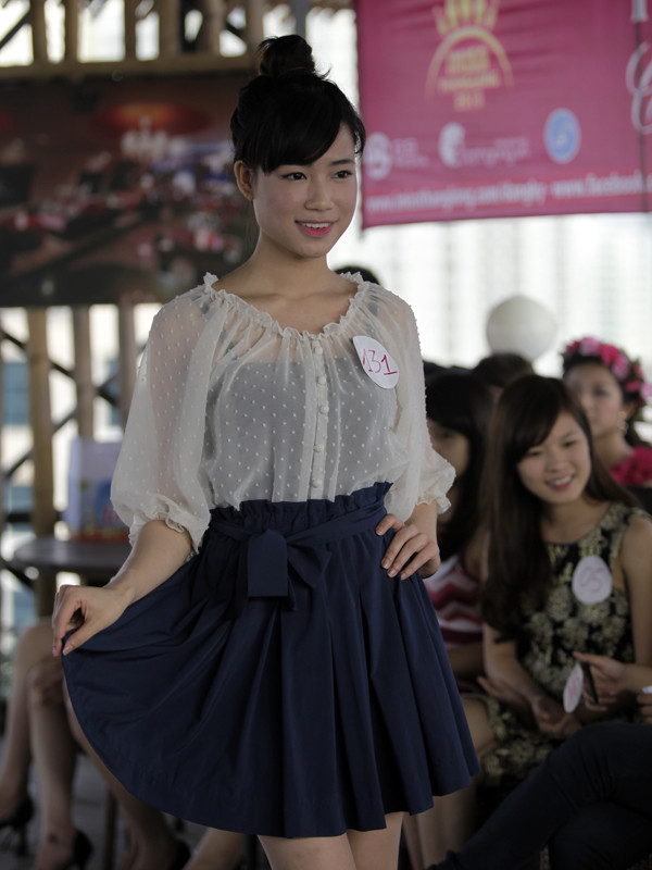 Trong vòng thi sơ loại, các thí sinh đã cùng thể hiện khả năng trình diễn, năng khiếu